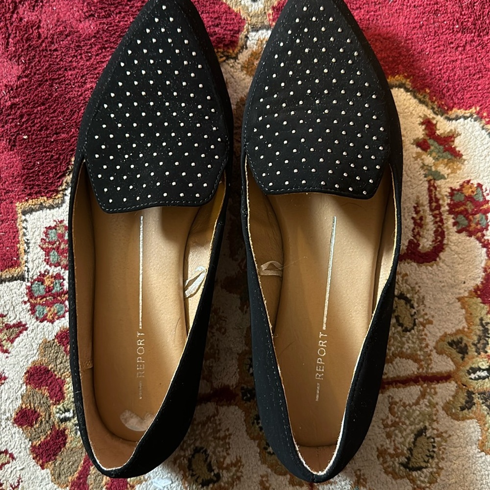 Women’s Report Black Faux Suede shoes, pointed studded front - sz. 8.5 Like New!